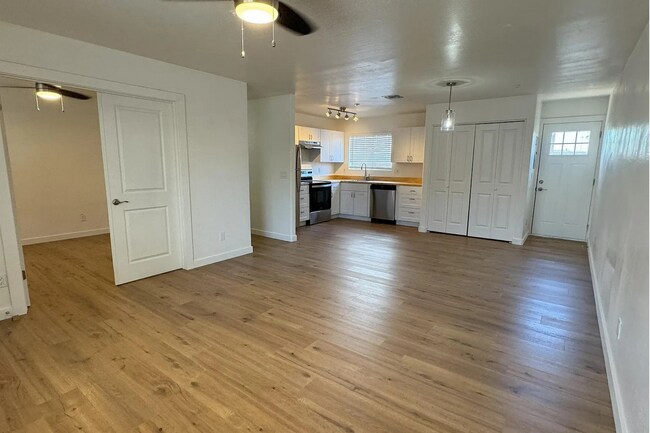 Foto del edificio - 1455 E Taylor St