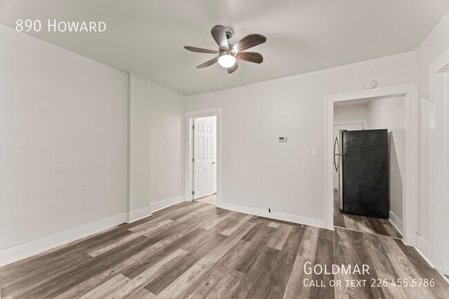 Photo du bâtiment - Bright Upper Unit in Central Location