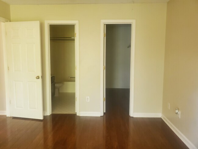 Building Photo - 419 Summerview Dr