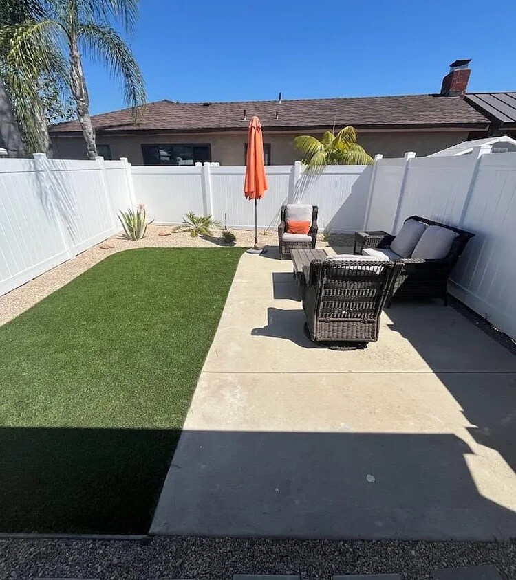 Amplio patio privado (muebles de patio incluidos) - 8888 Jefferson Ave