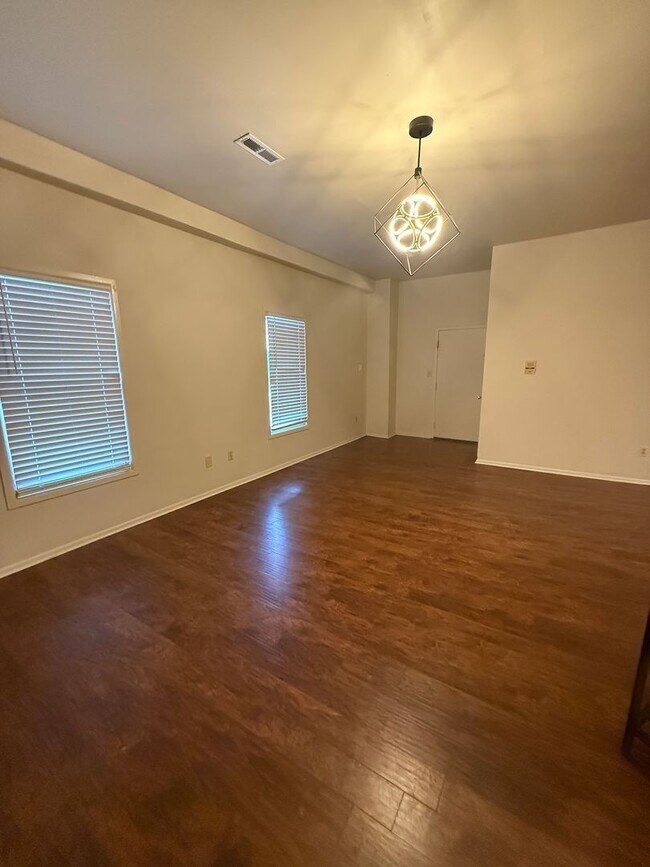 Foto del edificio - 313 N Market St