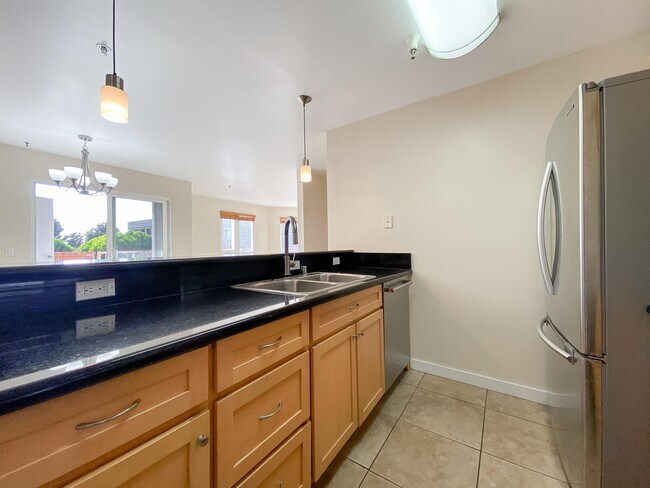 Foto del edificio - 6400 Christie Ave