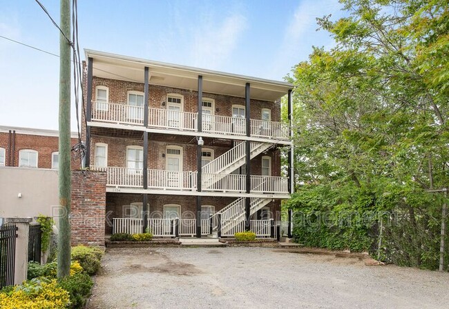 Building Photo - 1124 Hull St