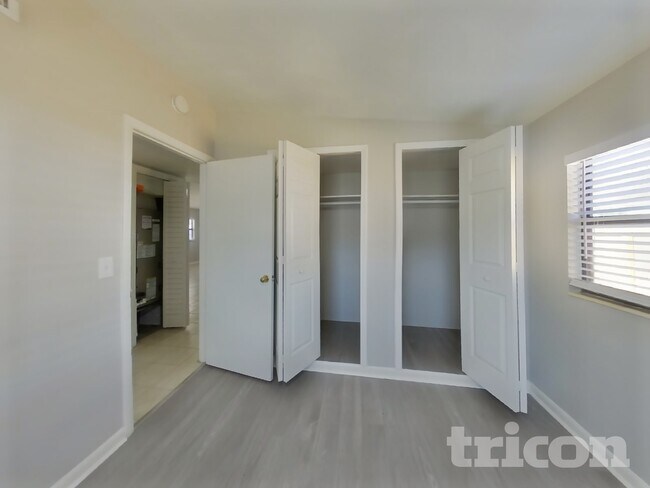 Foto del edificio - 11249 Emuness Rd