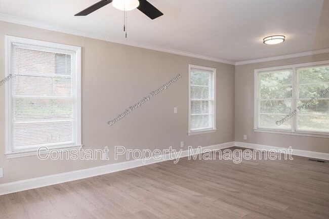 Building Photo - 489 Forest Ave