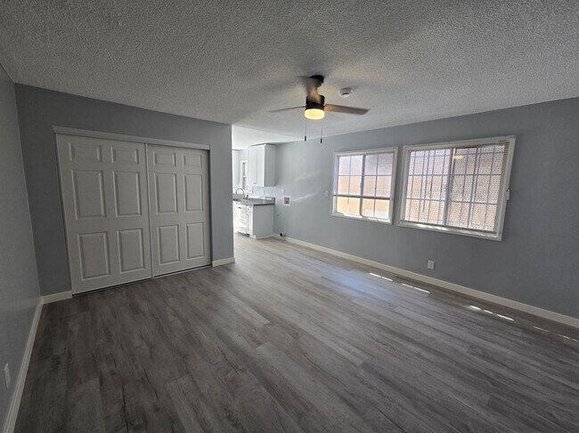 Building Photo - 317 Warren Ln