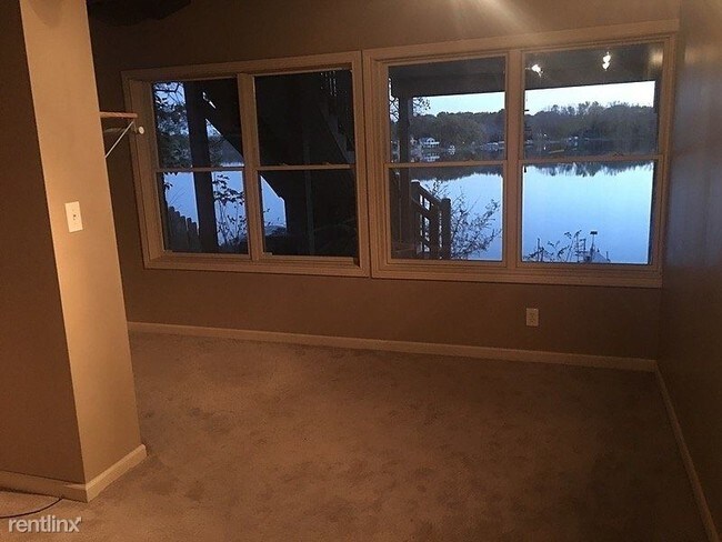 Building Photo - 2 br, 1 bath Apartment - 11589 Ember Drive