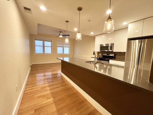 Building Photo - Olde City Apartment