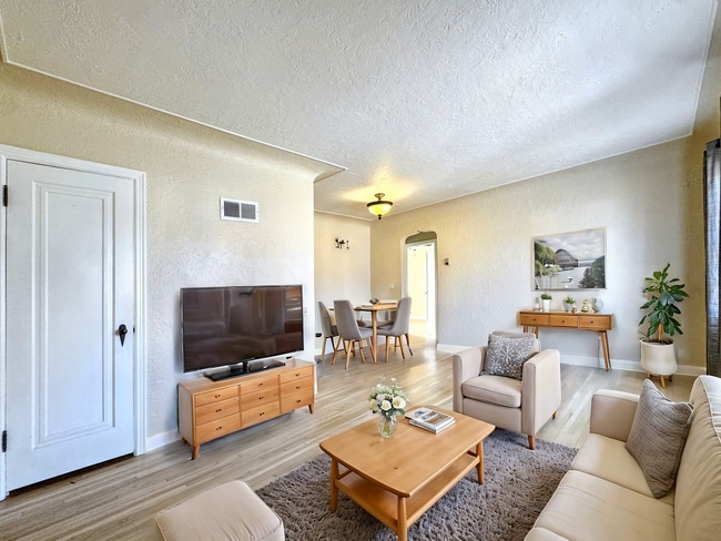 Foto del edificio - 1050 E Bates Pkwy