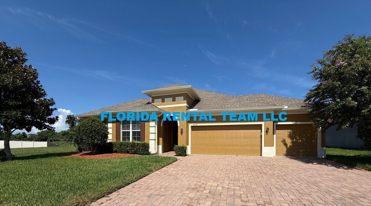 Foto principal - 4/3.5 Home in Gated Community