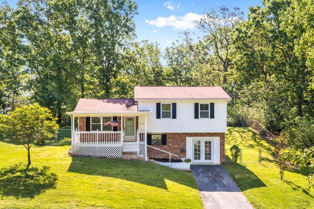 2976 E Freedom Cir, Ooltewah, TN 37363 House for Rent in Ooltewah, TN