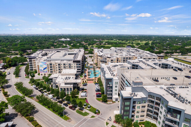 Building Photo - Vitruvian West