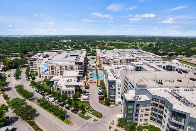 Building Photo - Vitruvian West