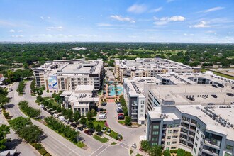 Building Photo - Vitruvian West