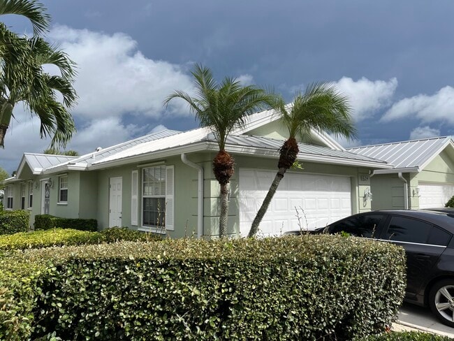 Foto del edificio - 1624 SW Waterfall Blvd