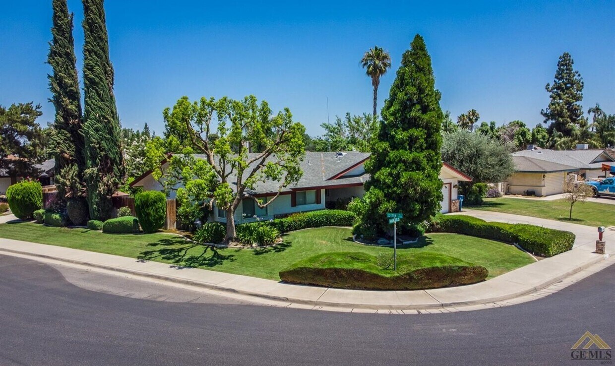 Foto del edificio - Available Now