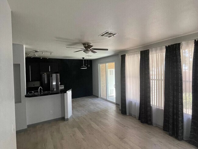 Building Photo - 251 S Green Valley Pky