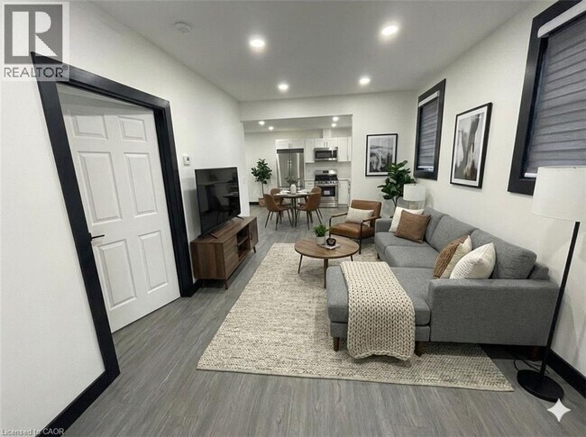 Photo du bâtiment - 1048 Fennell Ave E