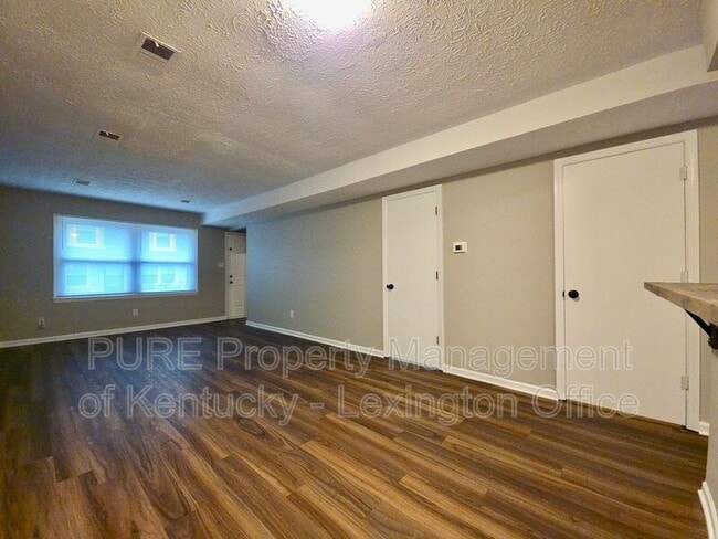 Foto del edificio - 2853 Snow Rd