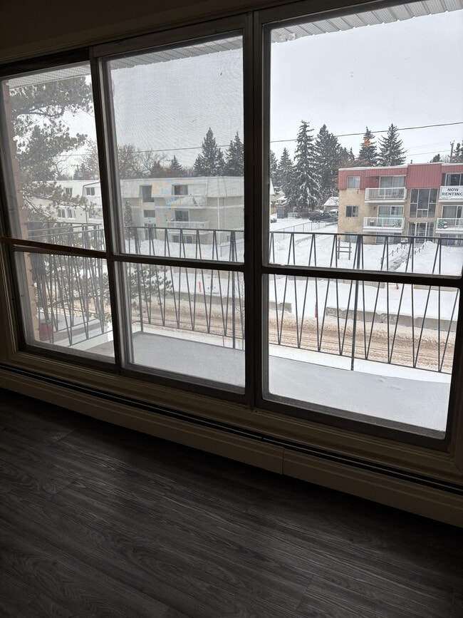 Building Photo - 9625-9156 156 St NW