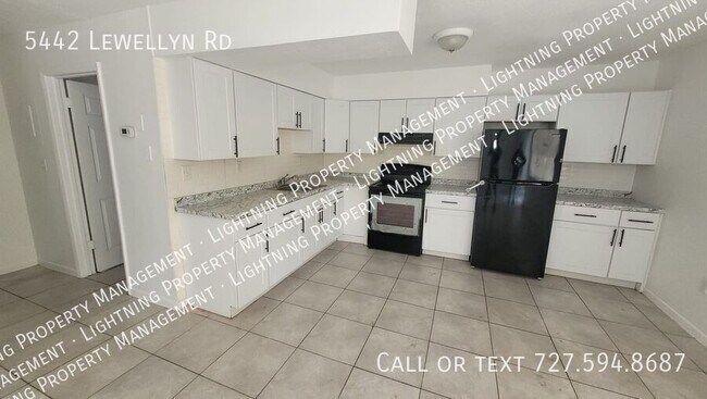 Foto del edificio - 5442 Lewellyn Rd