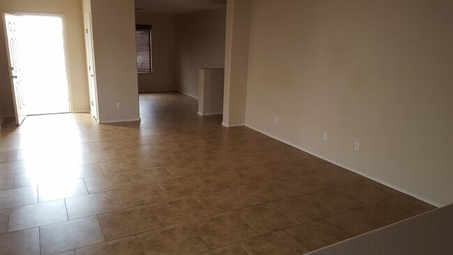 Building Photo - 3 bedroom 2 bath home with a den in Ashton...