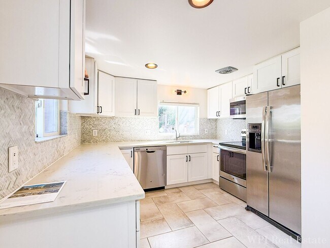 Foto del edificio - Beautiful newly remodeled 3 bed/2 bath home! Walking distance to Northgate Lightrail!