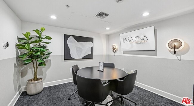 Foto del edificio - 290 N Hudson Ave