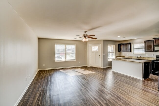 Foto del edificio - 16419 Waterbury Ln