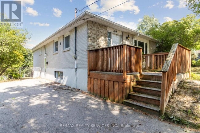 Building Photo - 769 Greenfield Crescent