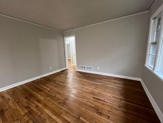 Foto del edificio - COMING SOON: Classic charm, peaceful living, your Forest Park retreat awaits in this spacious 3-b...