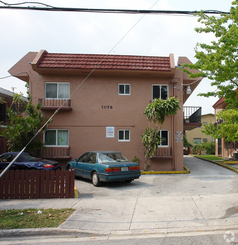 Foto principal - 1058 NW 6th St