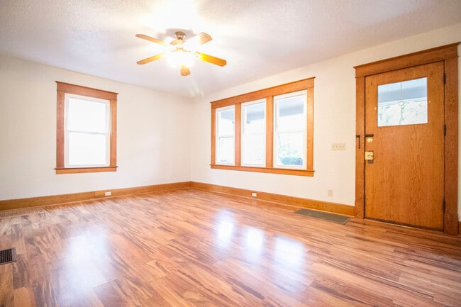 Building Photo - 4122 Fairview Dr