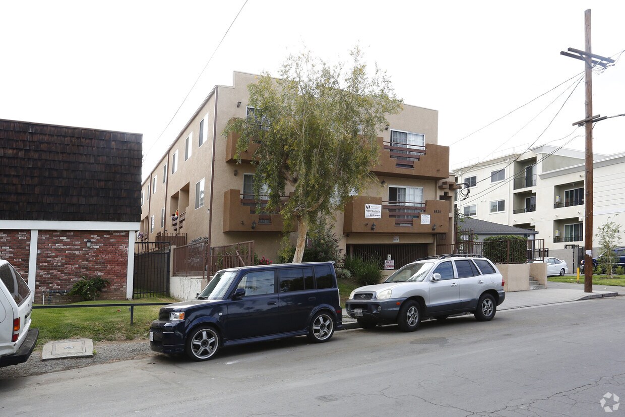 Building Photo - 6924 Vesper Ave