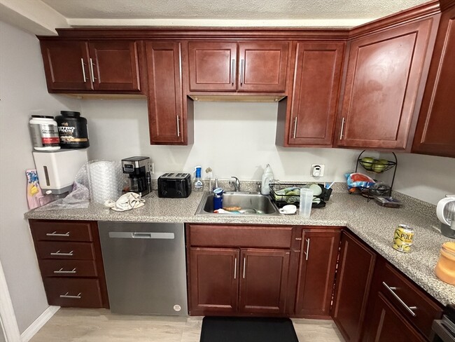 Building Photo - 6 Ba Dr