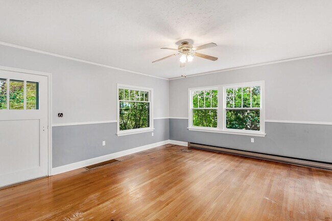 Foto del edificio - 1930's Renovated Farmhouse with tons of ya...