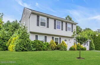 Building Photo - 2300 Oak Knoll Dr