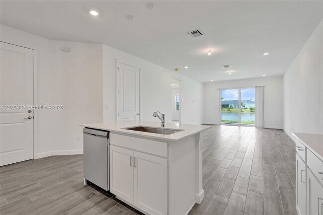 Foto del edificio - 3777 Harborside Ave
