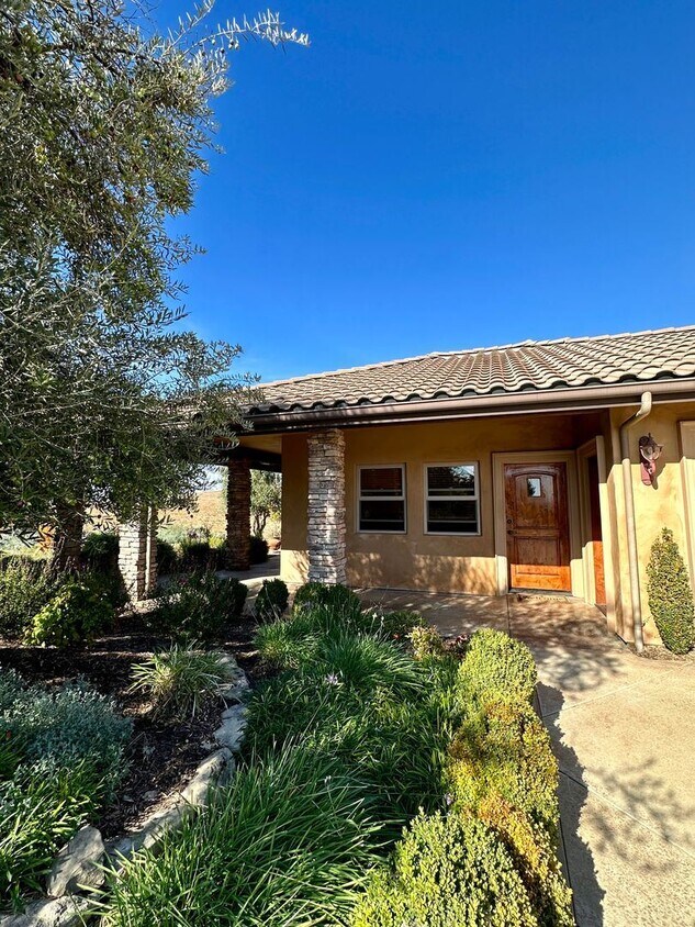 Primary Photo - Studio, 1 bath House - 2626 Summer Ranch R...