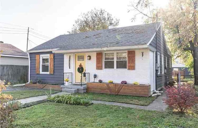 Photo - 938 E 8th St House