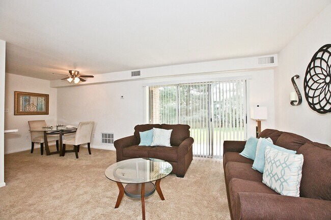 Amplias salas de estar - Middletown Valley Apartments