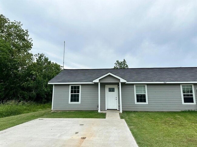 Building Photo - 907 FM 2830