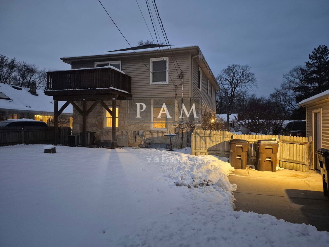 Primary Photo - 1123 W Kendall Ave