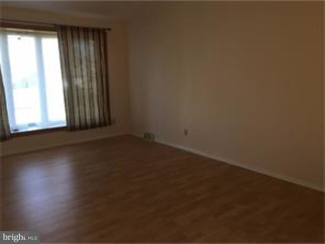 Building Photo - 648 Killdeer Ln
