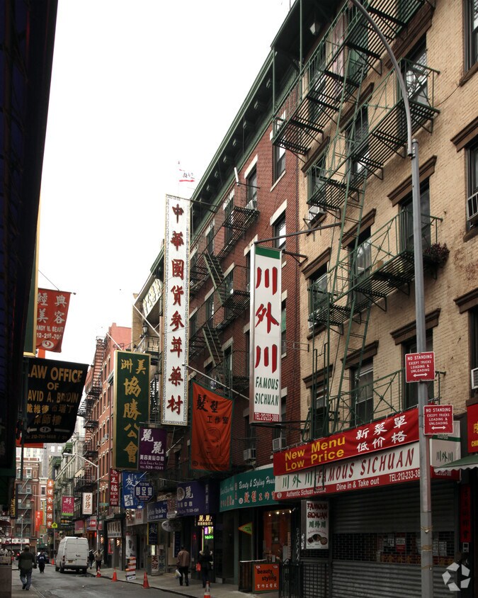Primary Photo - 12-14 Pell St