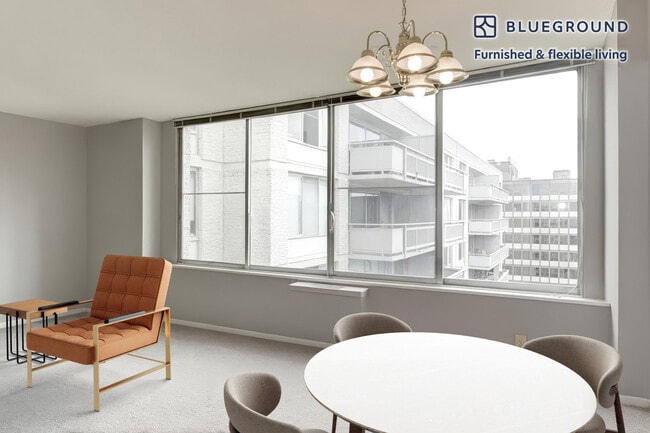 Foto del edificio - 2111 Richmond Hwy