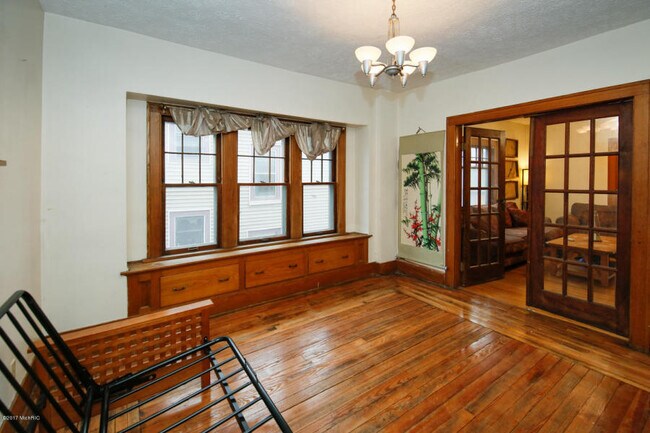 Building Photo - 918 W Vine St