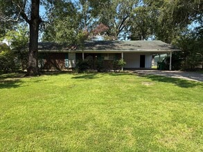 Building Photo - 16 Willow Dr