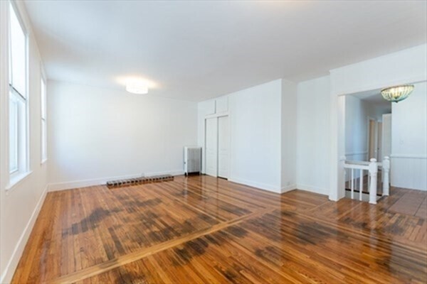 Foto del edificio - 859 E Broadway
