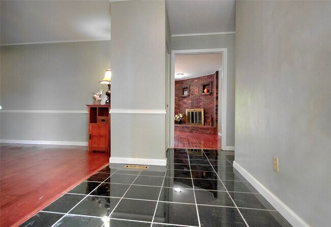Foto del edificio - 874 Hollyridge Dr